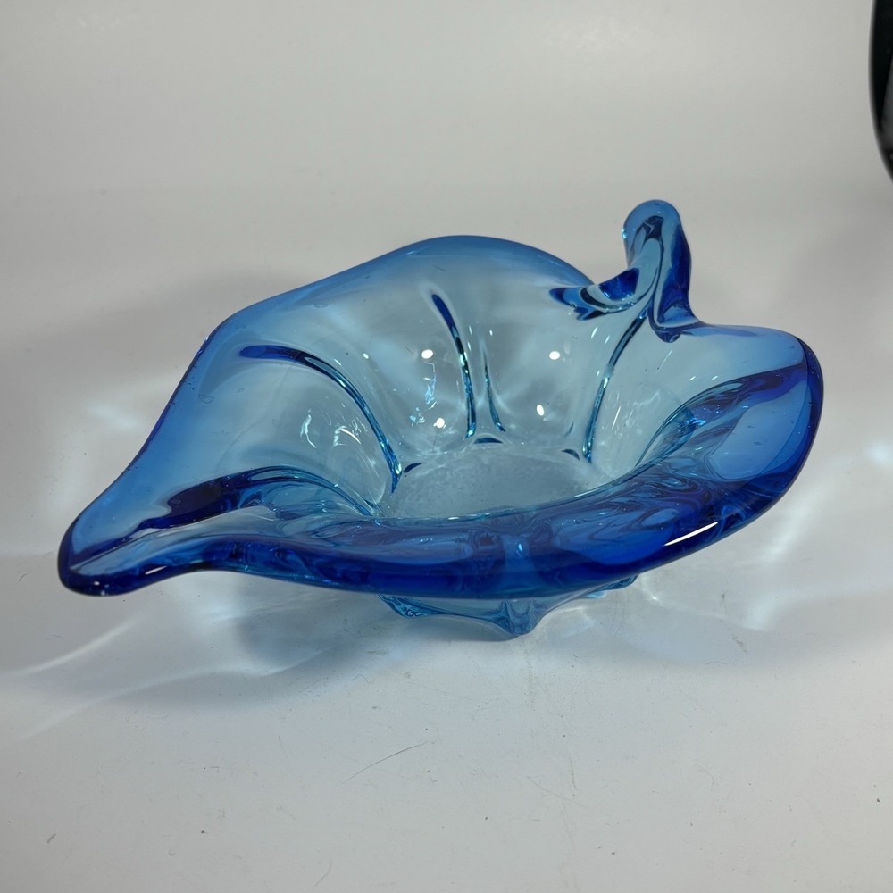 Vintage‎ Blue Art Glass Leaf Shaped Ashtray Trinket Dish Mid Century MCM